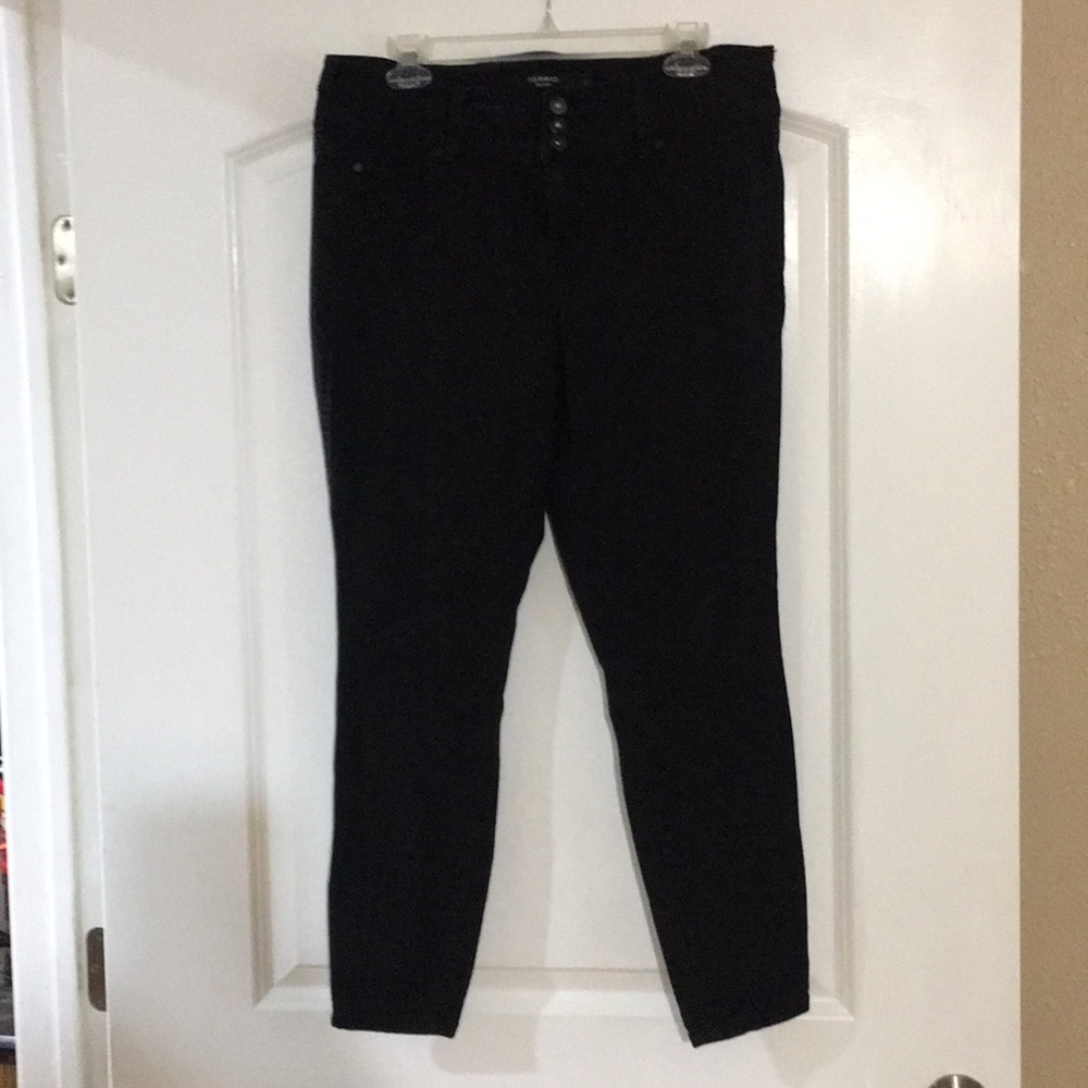 Black skinnies